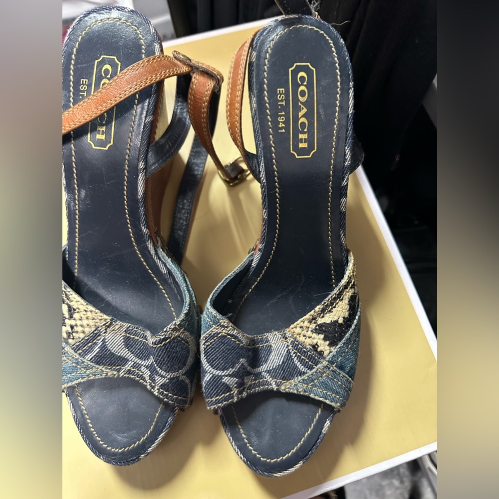 Coach Lynda Leather denim Ankle Strap
Wedge Sandal size 8